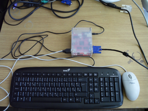 Cubietruck spojen na tipkovnicu, miša, monitor mrežu spreman za rad